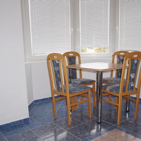 Villa Latina With 6 Apartments And A Shared Pool Vir Exteriér fotografie