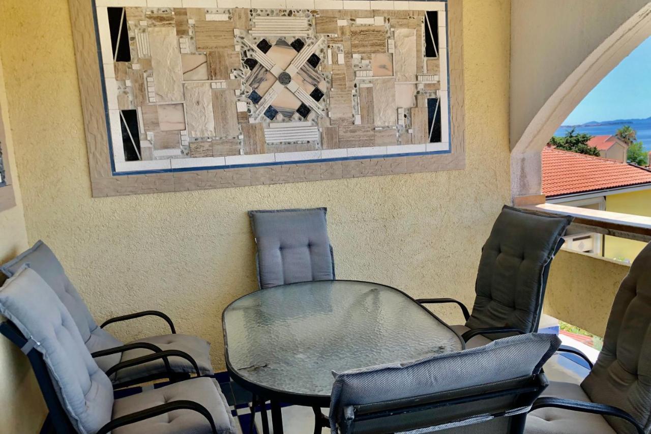 Villa Latina With 6 Apartments And A Shared Pool Vir Exteriér fotografie