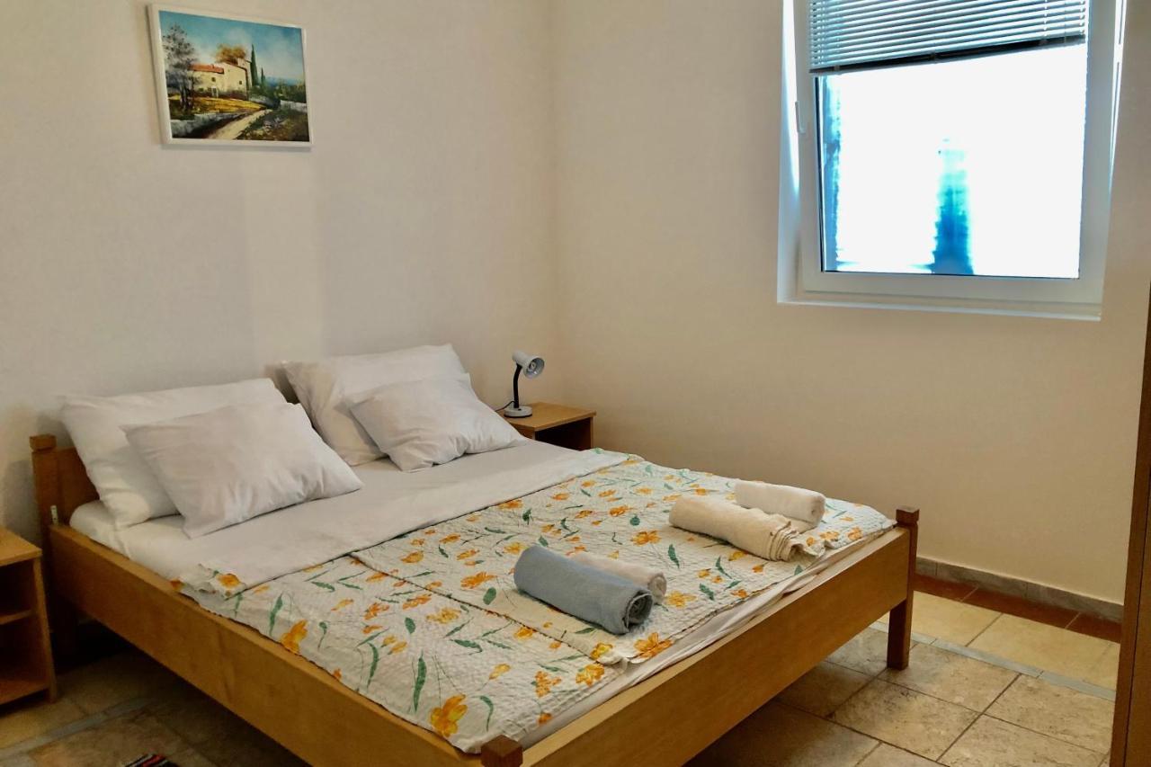 Villa Latina With 6 Apartments And A Shared Pool Vir Exteriér fotografie