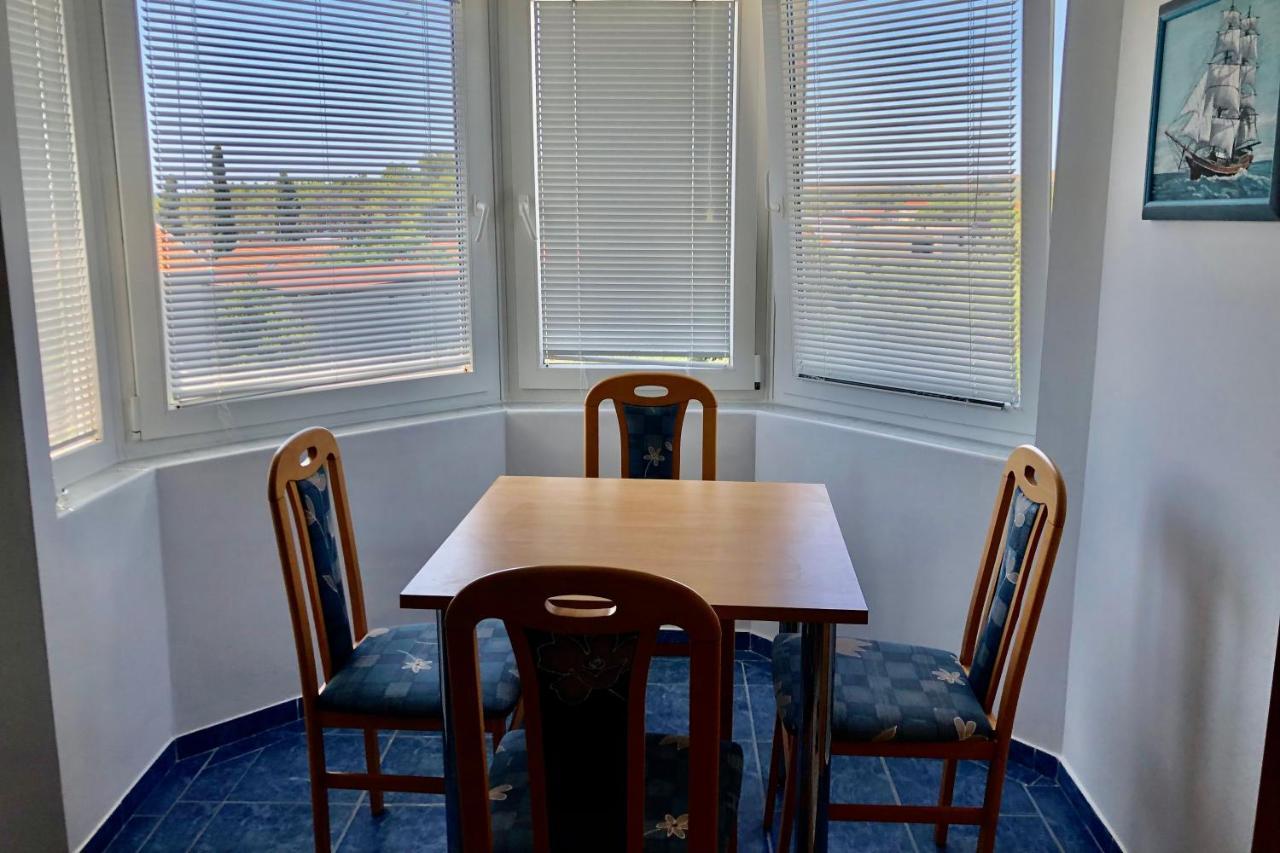 Villa Latina With 6 Apartments And A Shared Pool Vir Exteriér fotografie