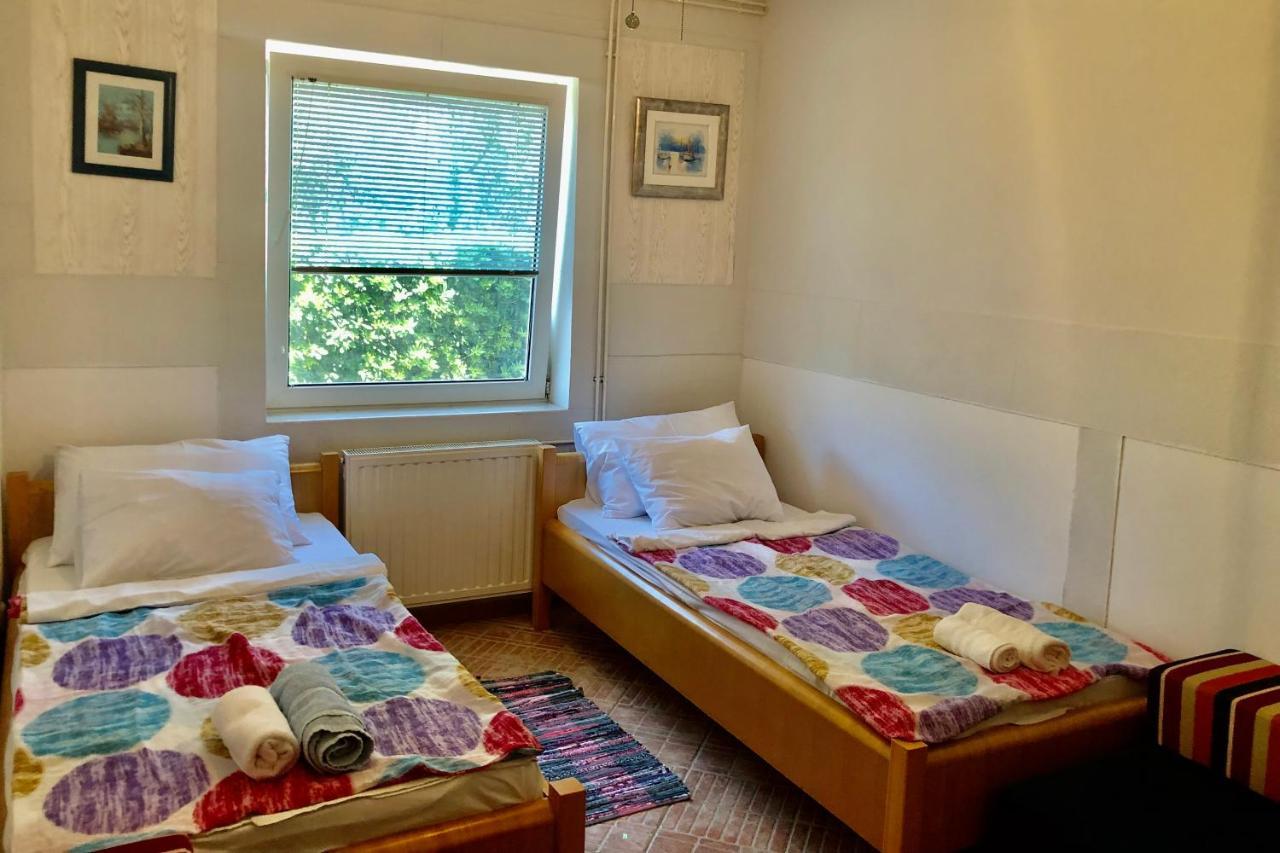Villa Latina With 6 Apartments And A Shared Pool Vir Exteriér fotografie