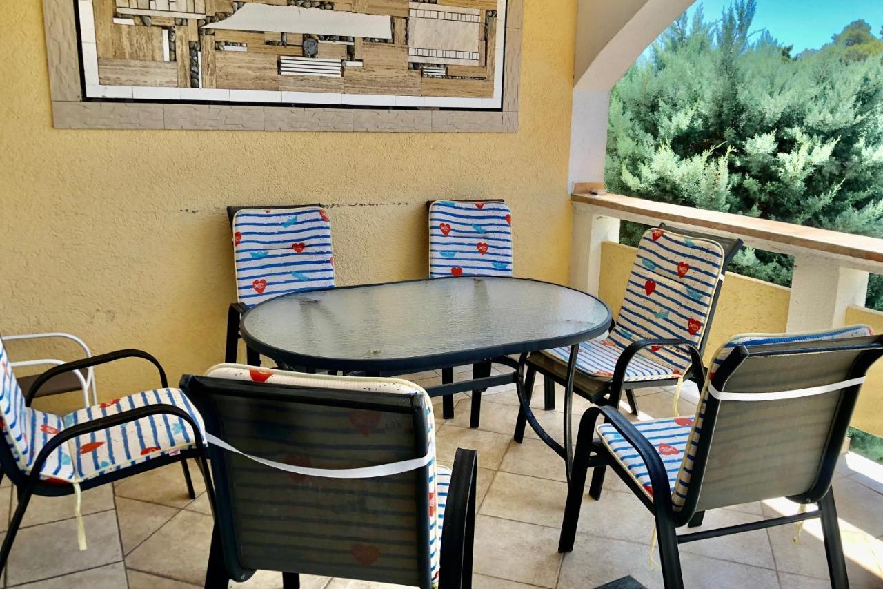 Villa Latina With 6 Apartments And A Shared Pool Vir Exteriér fotografie