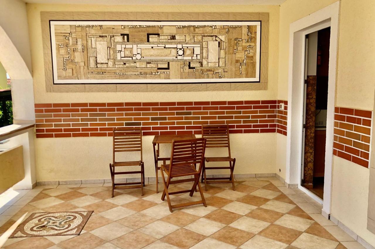 Villa Latina With 6 Apartments And A Shared Pool Vir Exteriér fotografie
