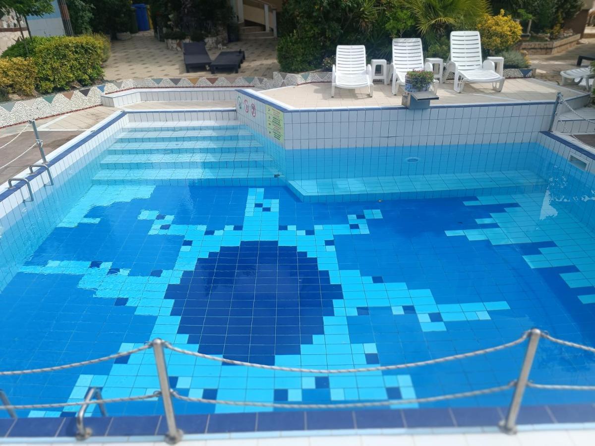 Villa Latina With 6 Apartments And A Shared Pool Vir Exteriér fotografie