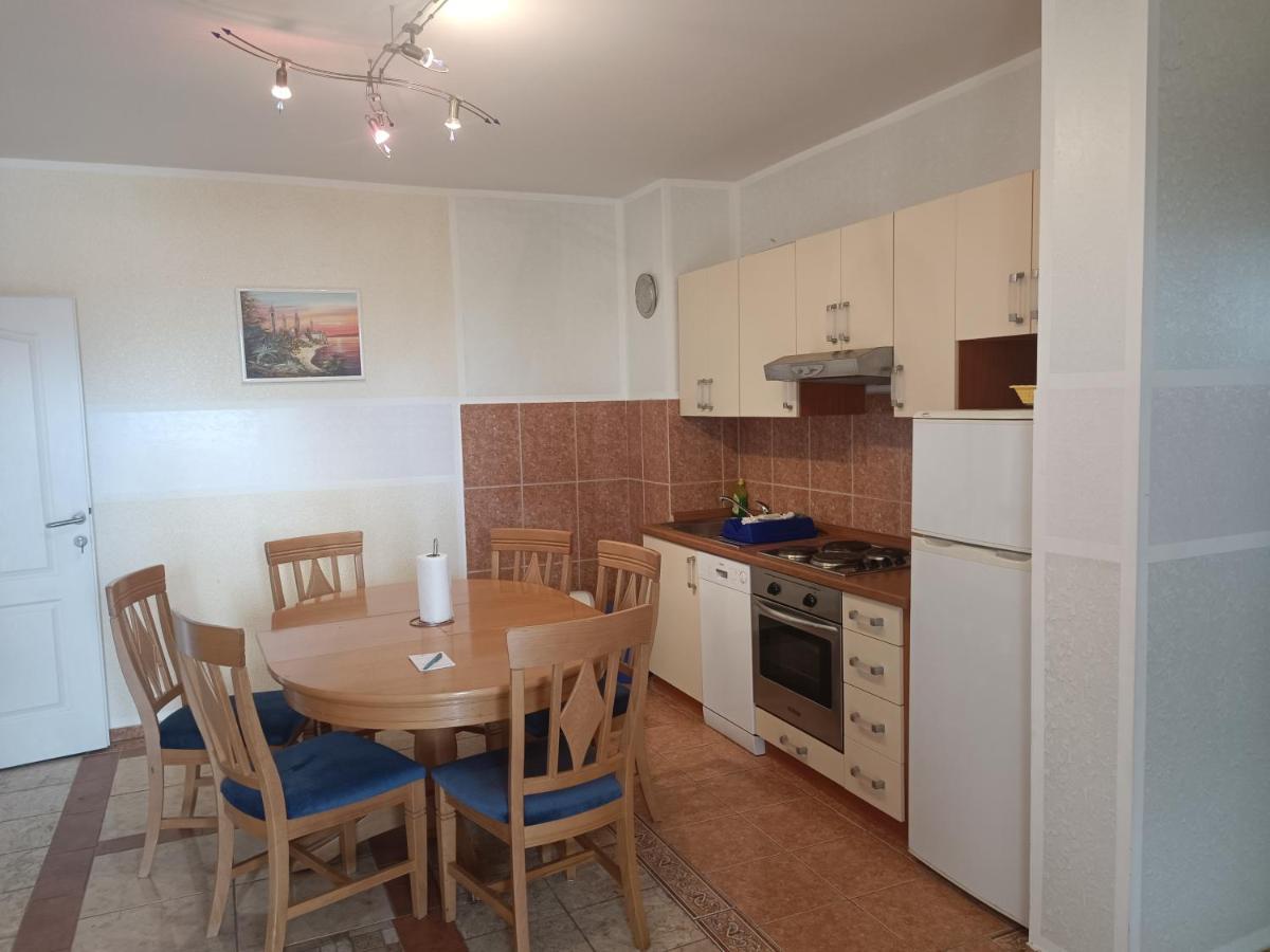 Villa Latina With 6 Apartments And A Shared Pool Vir Exteriér fotografie