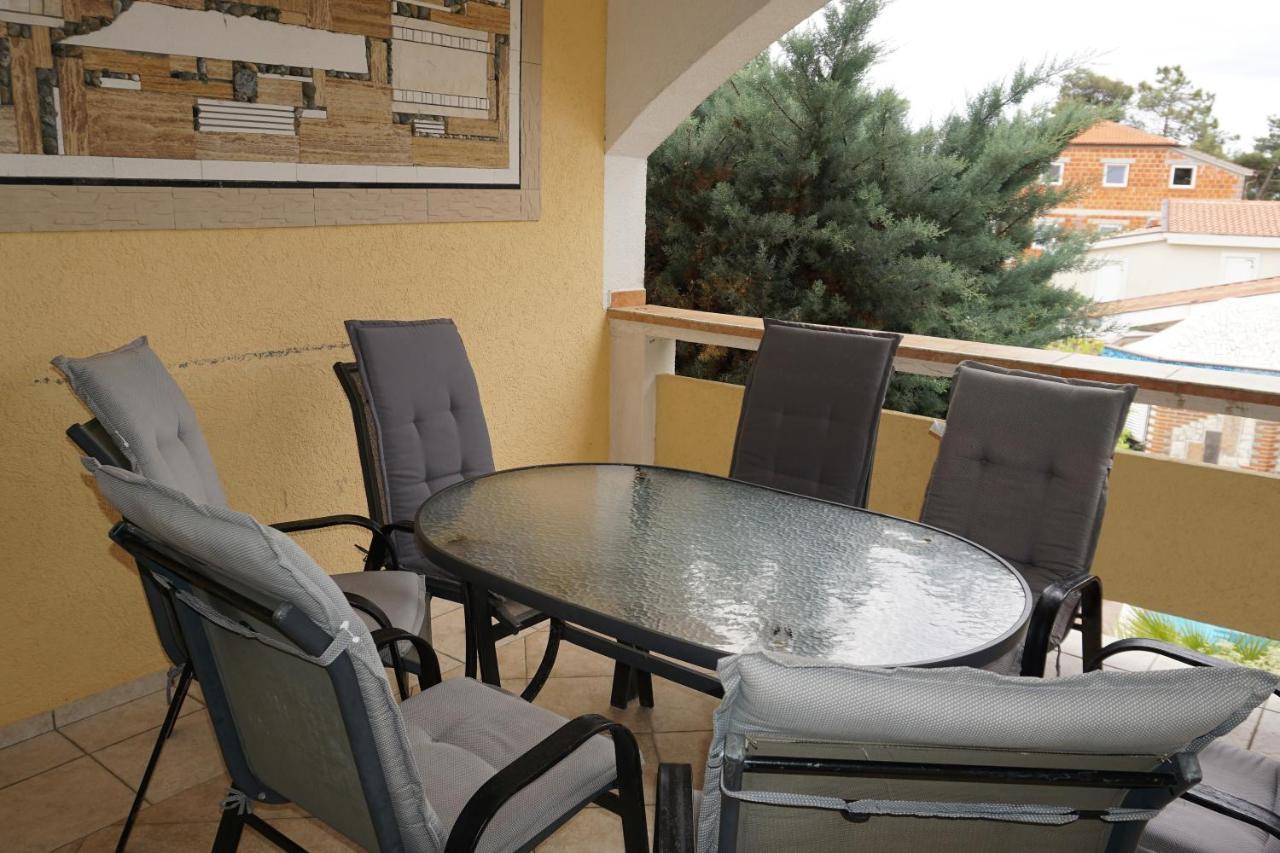 Villa Latina With 6 Apartments And A Shared Pool Vir Exteriér fotografie