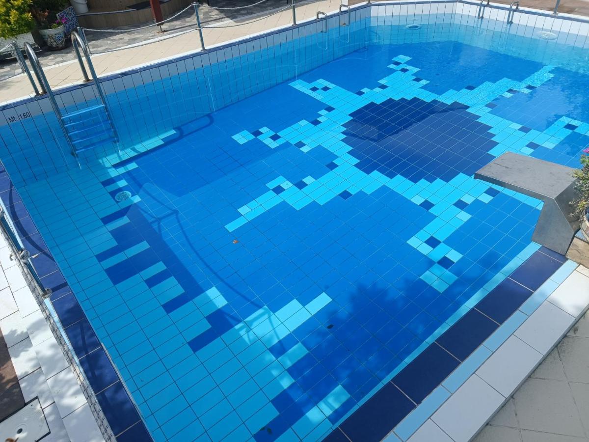 Villa Latina With 6 Apartments And A Shared Pool Vir Exteriér fotografie