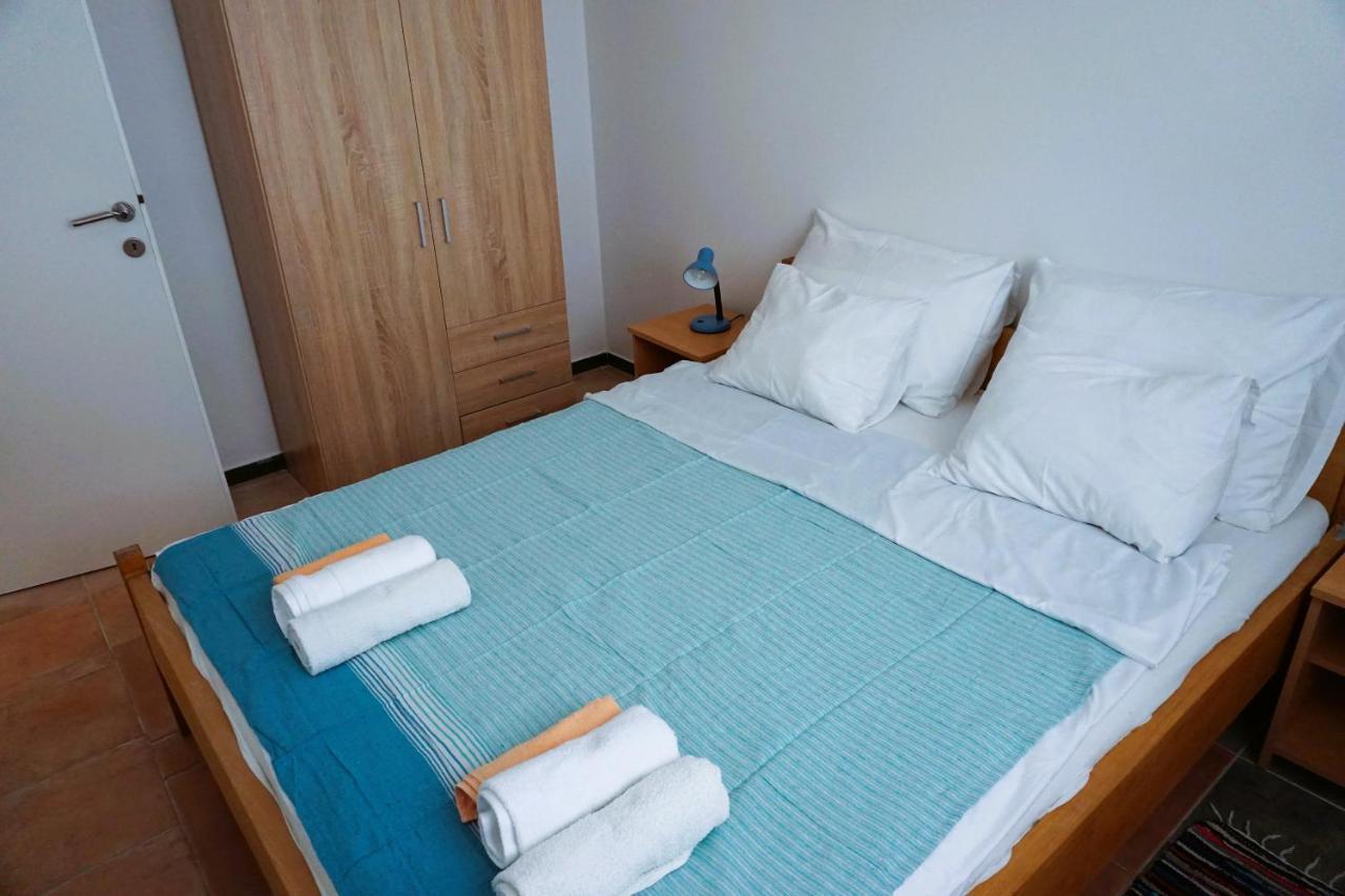 Villa Latina With 6 Apartments And A Shared Pool Vir Exteriér fotografie