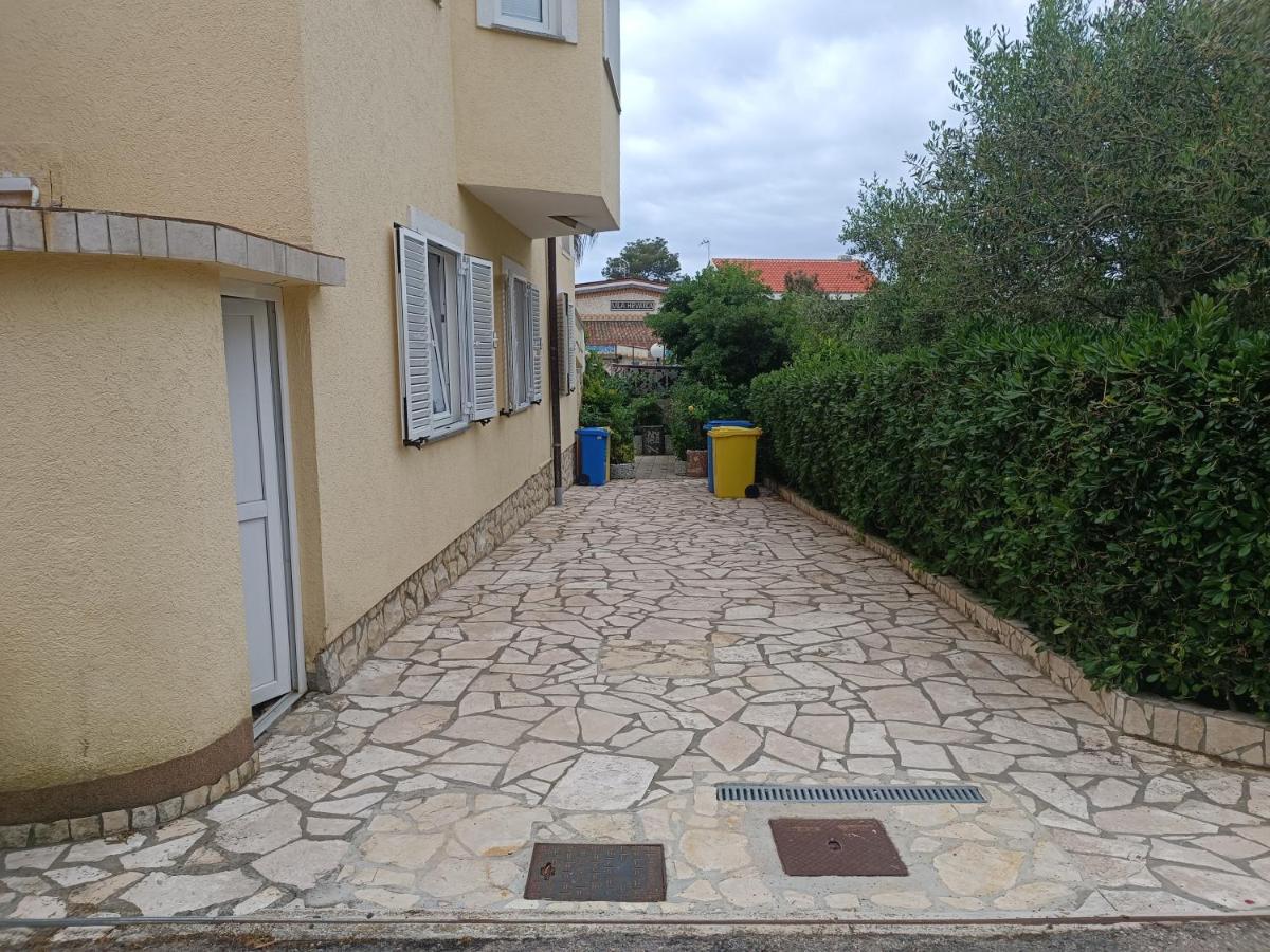 Villa Latina With 6 Apartments And A Shared Pool Vir Exteriér fotografie