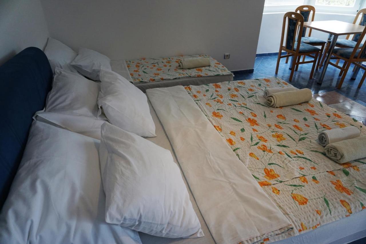 Villa Latina With 6 Apartments And A Shared Pool Vir Exteriér fotografie