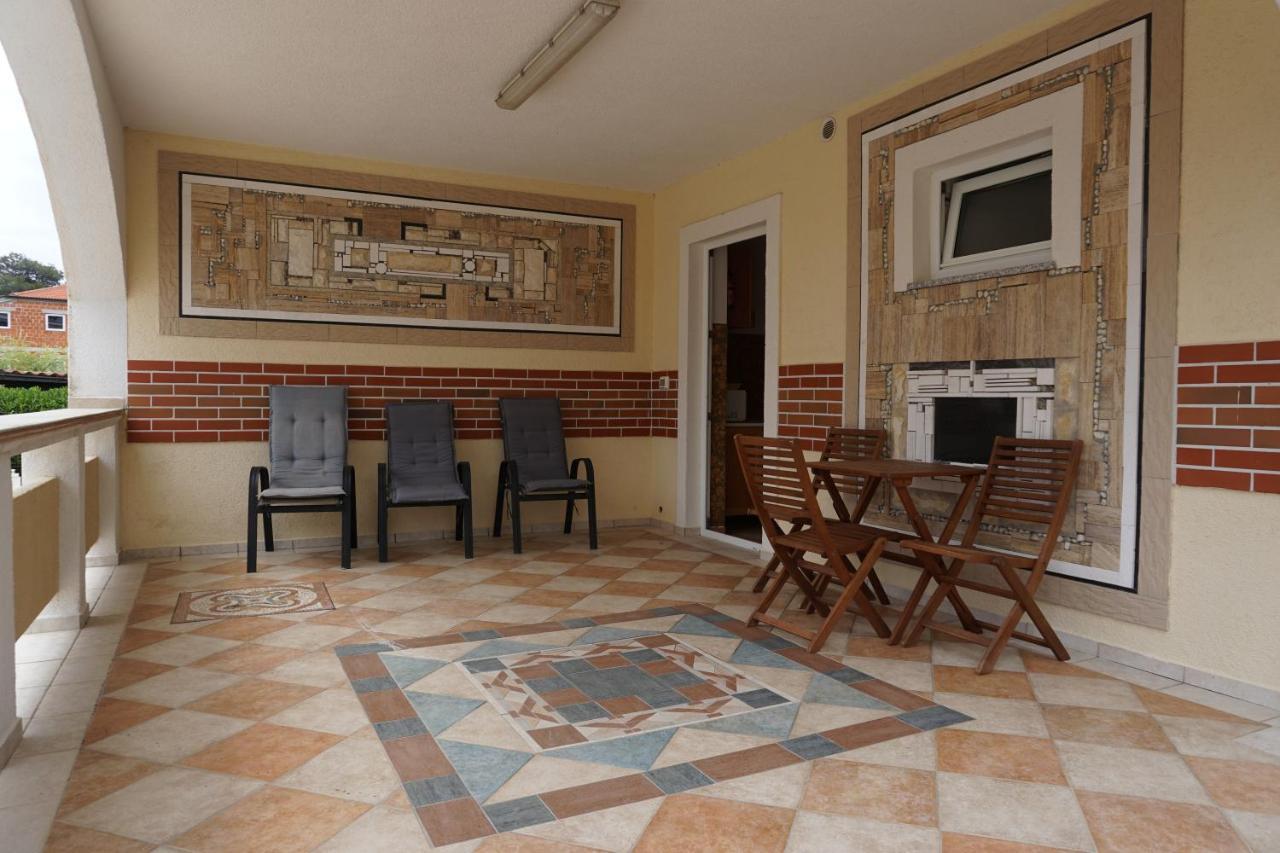 Villa Latina With 6 Apartments And A Shared Pool Vir Exteriér fotografie