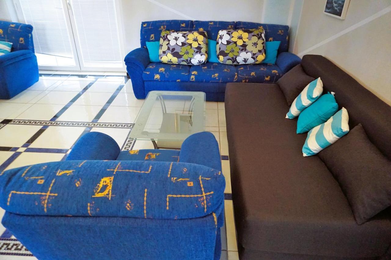 Villa Latina With 6 Apartments And A Shared Pool Vir Exteriér fotografie