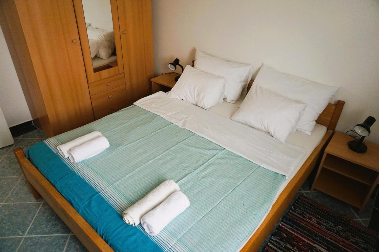 Villa Latina With 6 Apartments And A Shared Pool Vir Exteriér fotografie